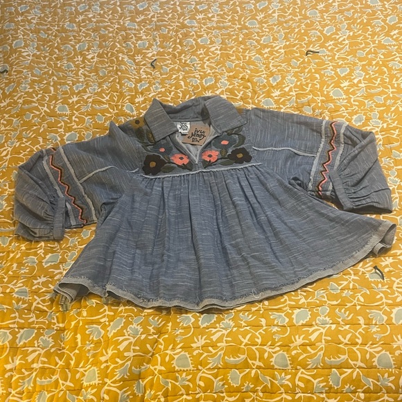 Ivy Jane Blue Blouse with Floral Embroidery - Picture 3 of 3